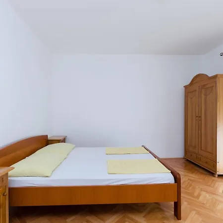Ruza A Apartment Lopar