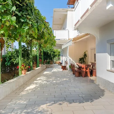 Ruza A Apartment Lopar