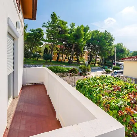 Ruza A Apartamento Lopar